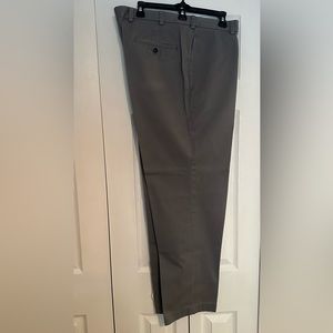 Excellent condition. Brooks Brothers Advantage Chino Clark Dress Pants, Grey.